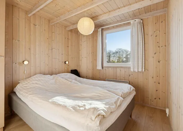 Seaview With Sauna Near The Сasa de vacaciones Sjolund