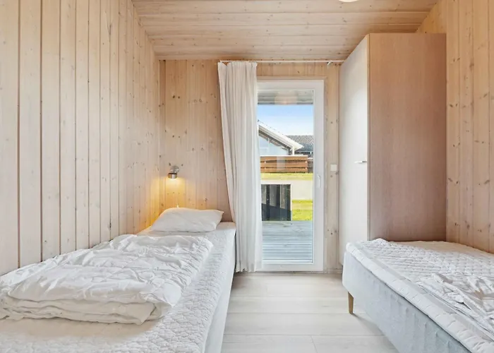 Seaview With Sauna Near The Сasa de vacaciones Sjolund