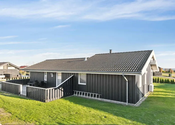 Seaview With Sauna Near The Сasa de vacaciones Sjolund